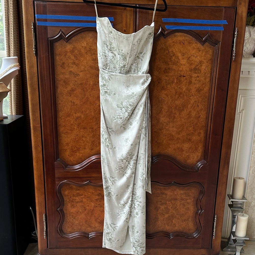 V. Chapman June Printed Corset Front Slit Satin Gowm - Picture 9 of 15